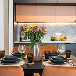 아파트 Stunning Views 2br Flat - Location - Terrace