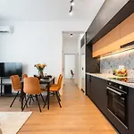 아파트 Stunning Views 2br Flat - Location - Terrace 부쿠레슈티