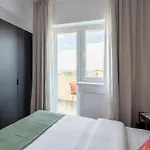 Stunning Views 2br Flat - Location - Terrace