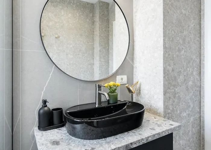 Stunning Views 2br Flat - Location - Terrace