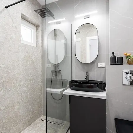 Stunning Views 2br Flat - Location - Terrace Apartment *